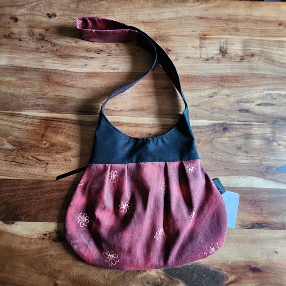 NWT C.divin black & red handmade crossbody bag - Picture 2 of 8